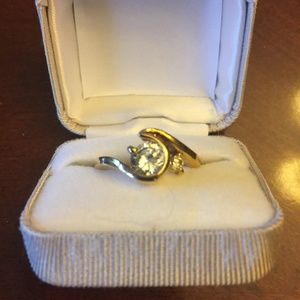 Goldtone ring with CZs size 8 1/2